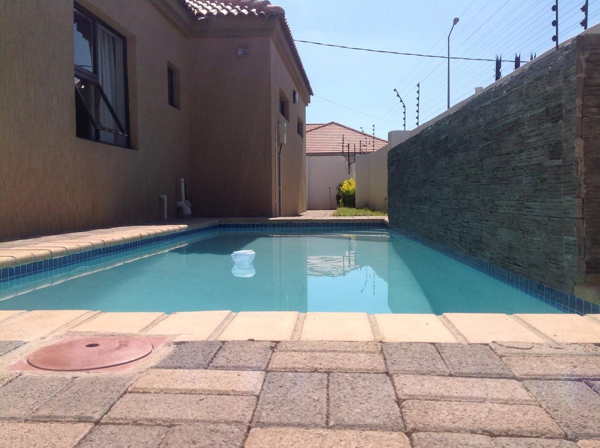 Sapphire Court Bed & Breakfast Gaborone Eksteriør bilde